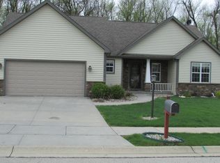 317 Coventry Cir, Johnson Creek, WI 53038