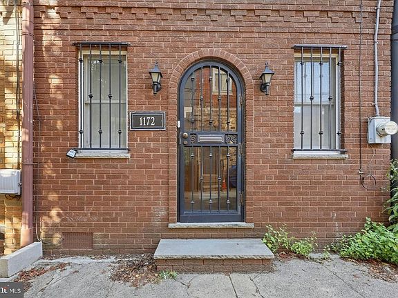 2nd image of 1172 S Darien St