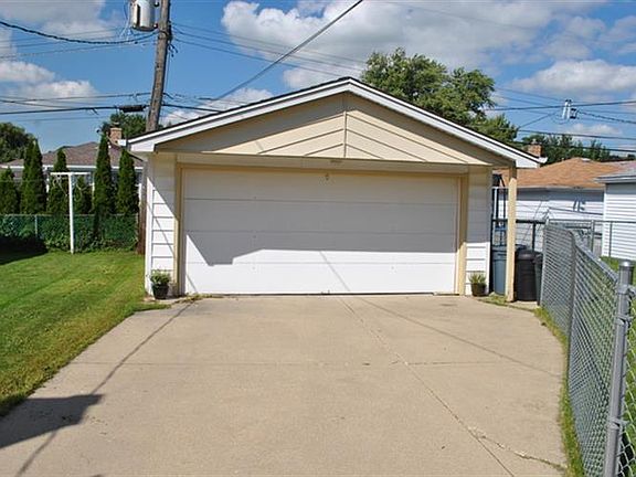 4th image of 4416 N Osage Ave