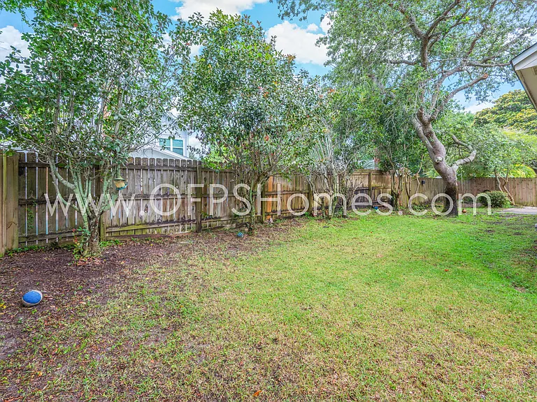 319 Sailfish Cir — Photo 35