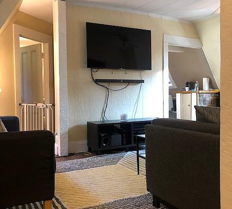 4th image of 20 Montgomery St Unit 2