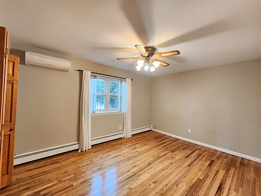 Rented by Astoria Realty | media 17