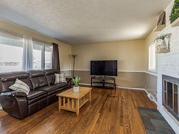3rd image of 1321 Brentwood Ct