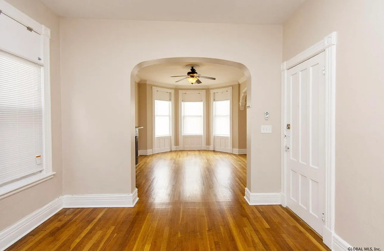 2 bed, 1144 sqft, $1,800 — Photo 4