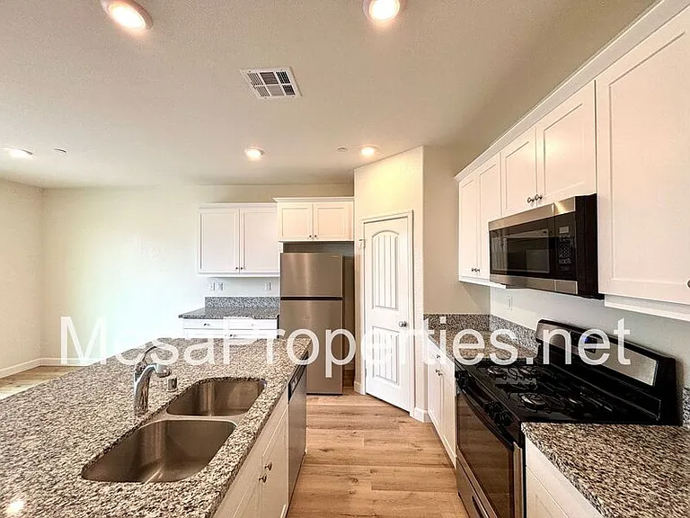 12594 Ava Loma St — Photo 8