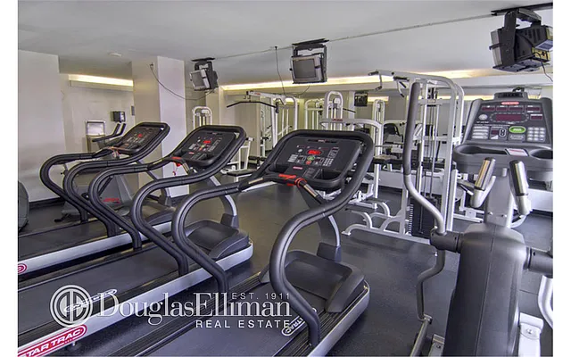 Rented by Douglas Elliman | media 16