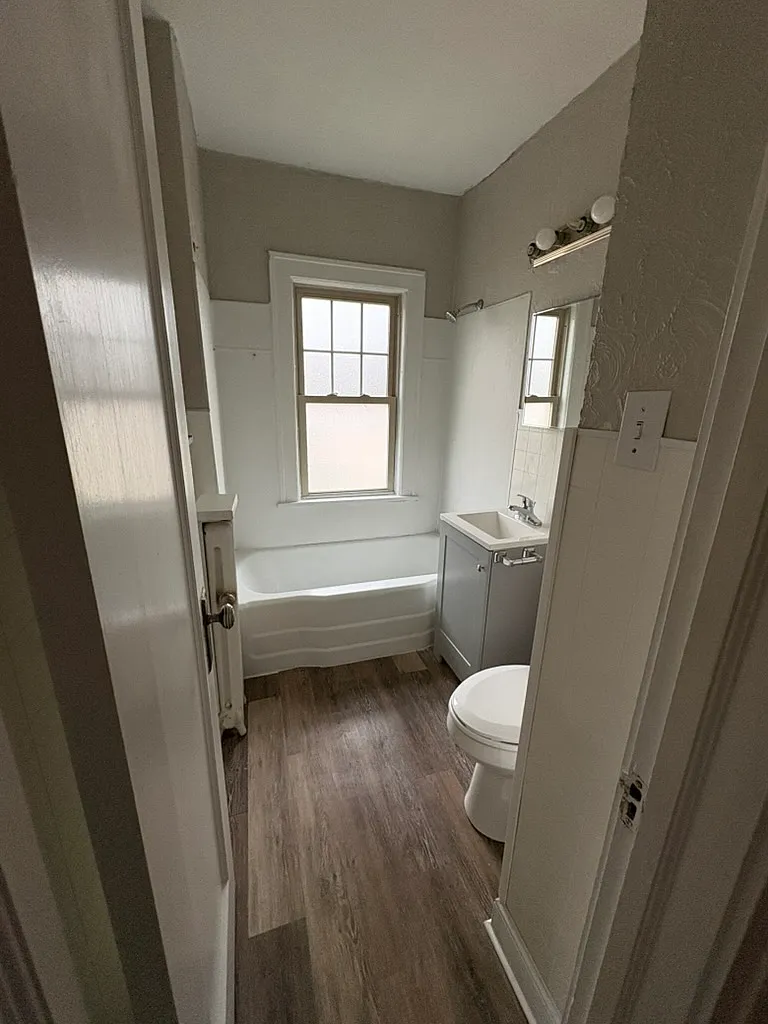 1 bed, 800 sqft, $1,200 — Photo 1