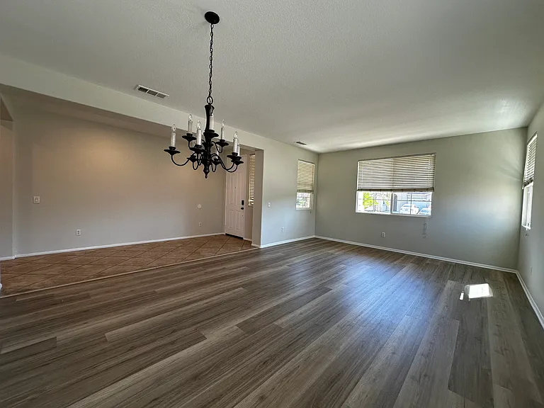 Emerald Ave — Photo 6