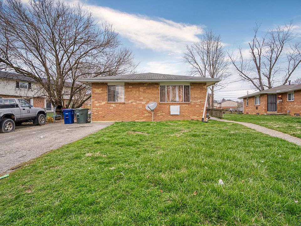 2nd image of 1631-1633 Carstare Ct