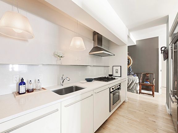 4th image of 15 Broad St APT 2406