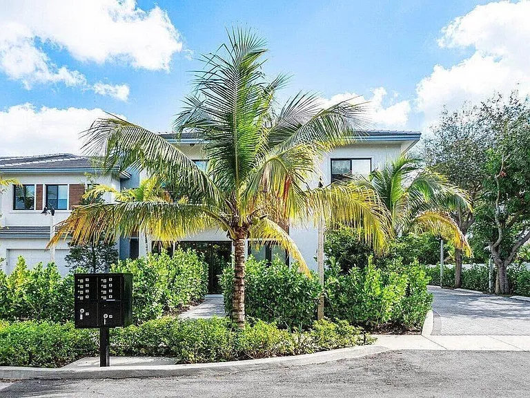2211 Florida Blvd #A — Photo 2