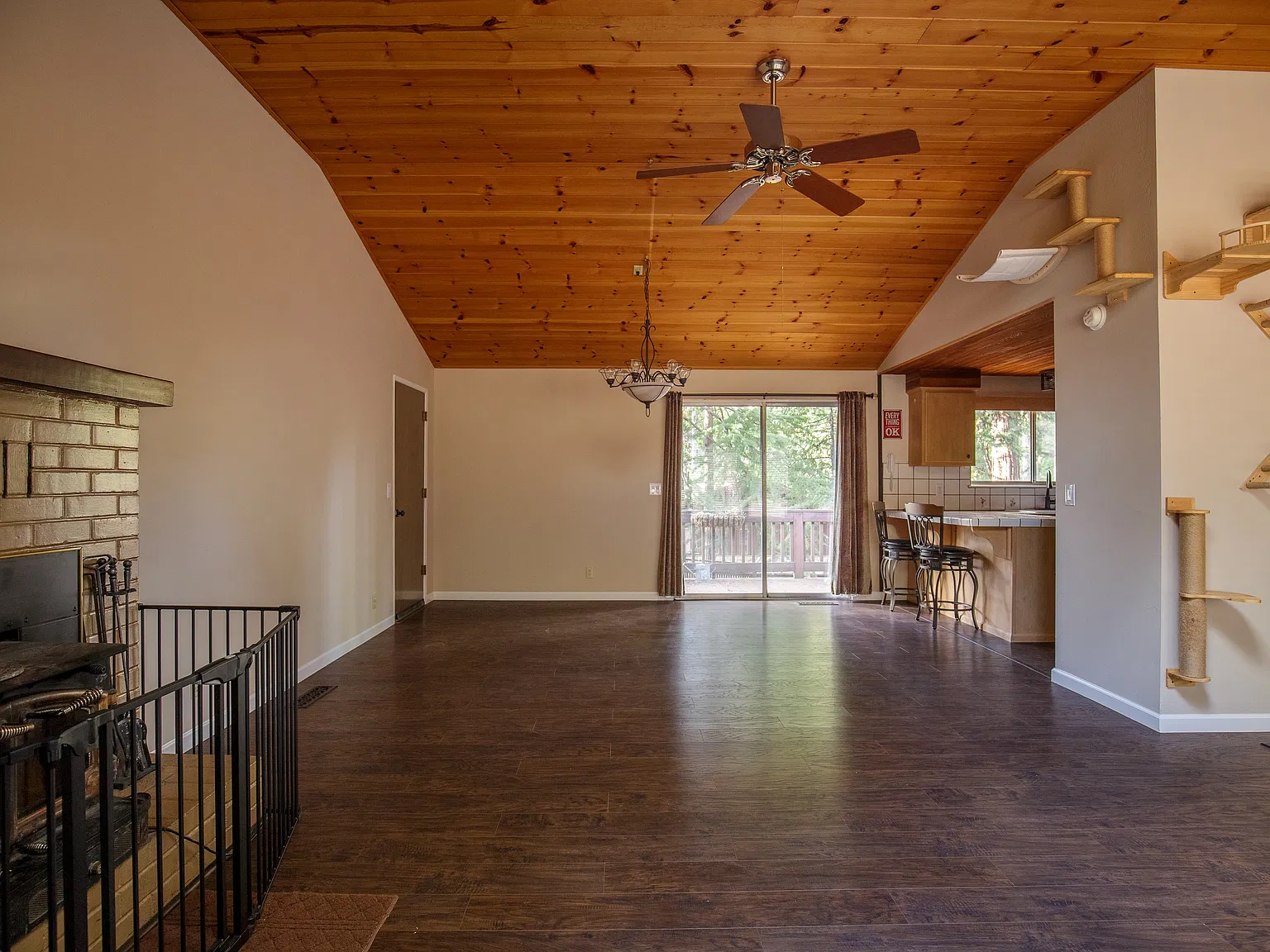 3 bed, 1440 sqft, $2,200 — Photo 3