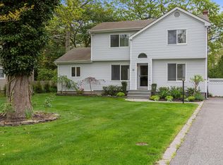 42 Mill Rd, Remsenburg, NY 11960