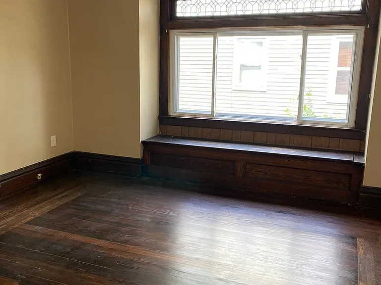 326 E Liberty St — Photo 6