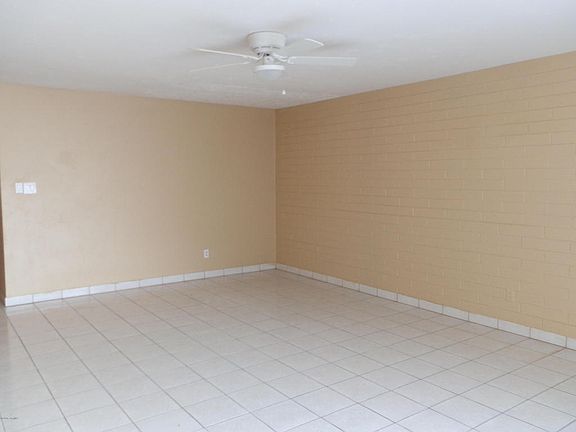 4th image of 2901 N 52nd Dr
