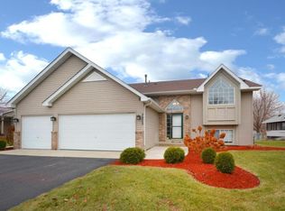 3832 Benjamin Dr, Woodbury, MN 55125