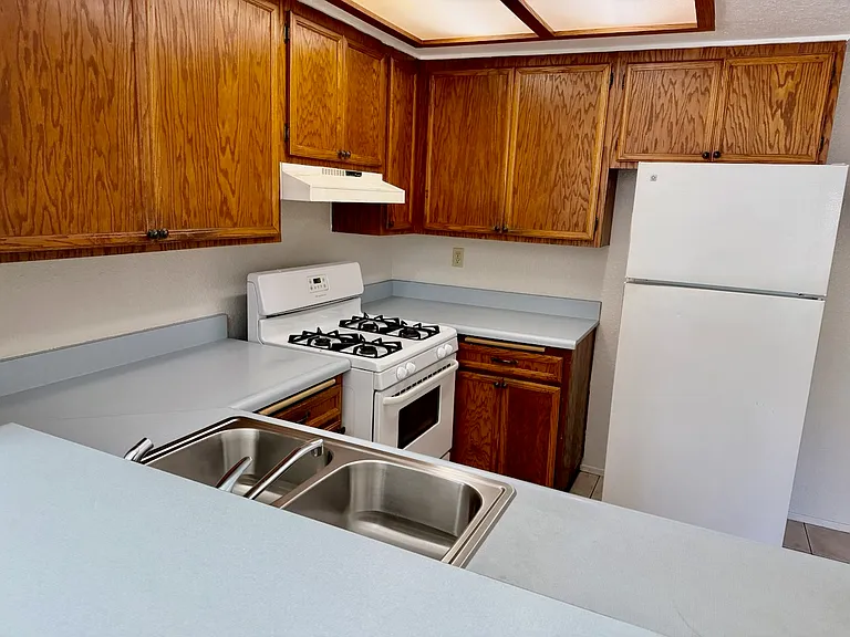 3549 Reynard Way #11 — Photo 6