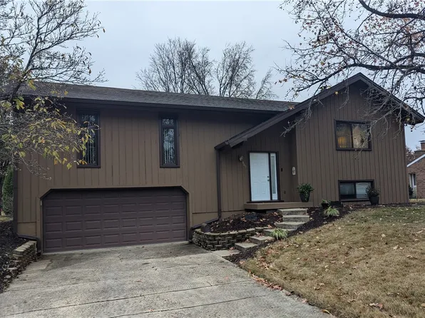 905 Williamsburg Dr, Charleston, IL 61920