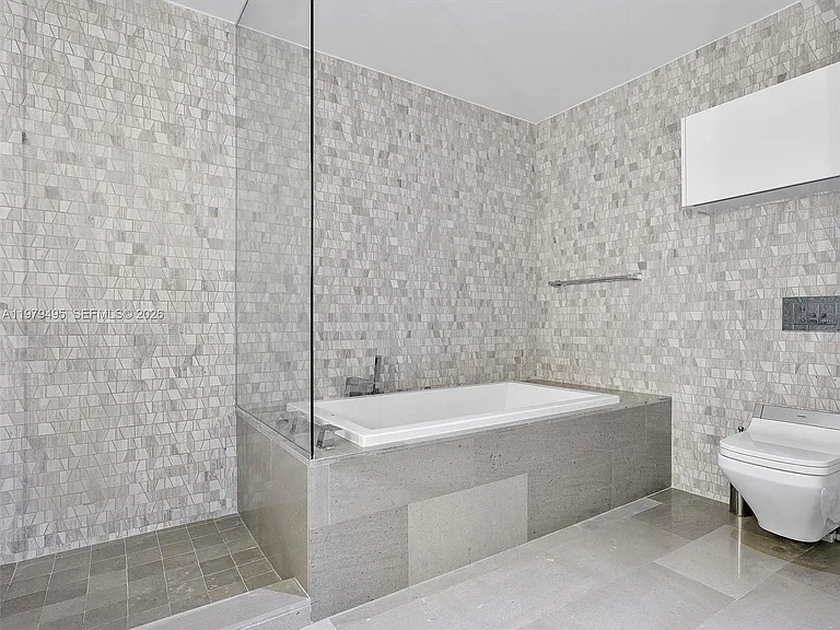 88 SW 7th St #2709 — Photo 26