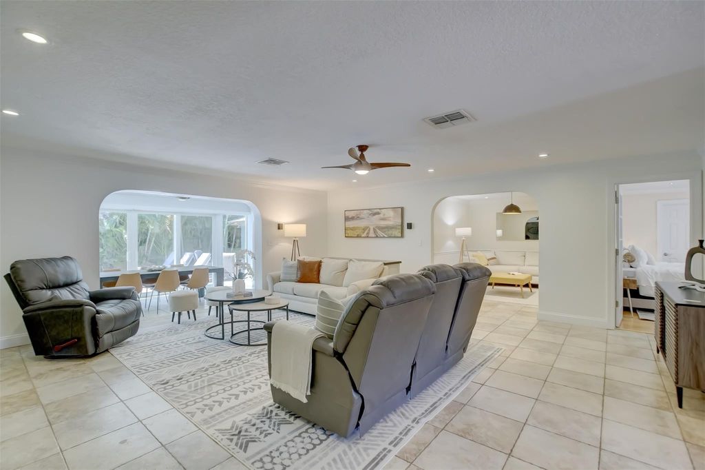 2600 N Riverside Dr, photo 9