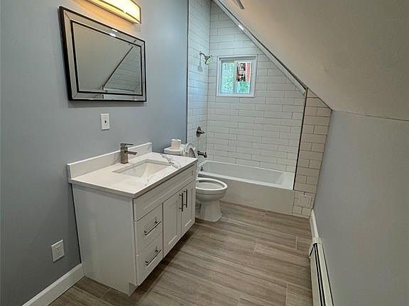 3rd image of 158 Church St Floor 2