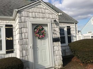 112 Harvest Ln, Levittown, NY 11756