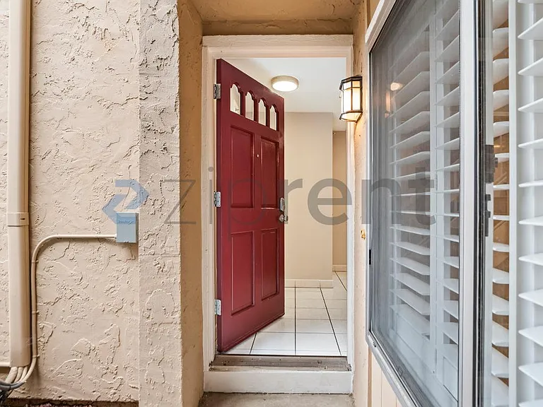 502 Pine Wood Ln — Photo 4