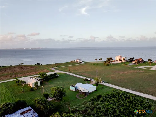 890 N Quailrun Ave, Port Lavaca, TX 77979