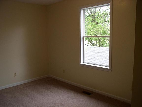 5th image of 3037 Winthrop Ave