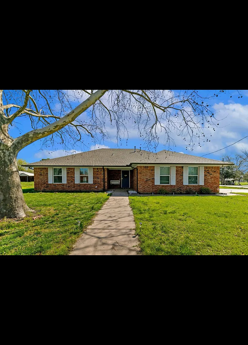 3 bed, 1634 sqft, $2,000 — Photo 1