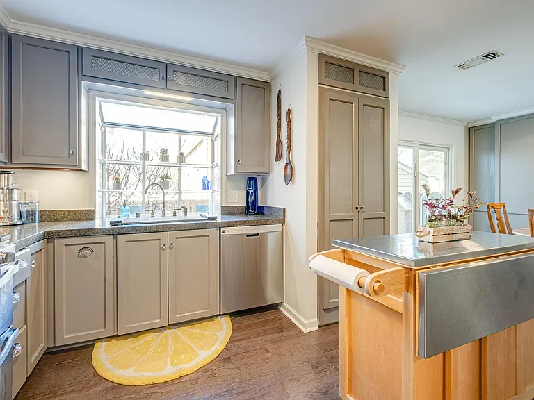 Cottage Pl — Photo 13