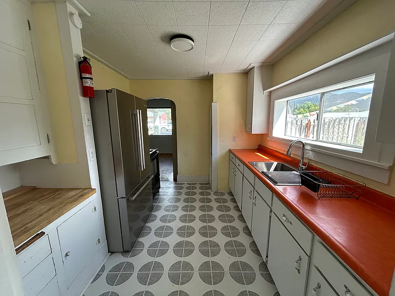 Step into a kitchen that channels old-school ice cream parlor vibes_just bring your own sundaes. No dishwasher or garbage disposal, but plenty of storage and counter space (hi, compost bin!). Bonus: Mtn views from the sink, bc even dishes deserve a view.