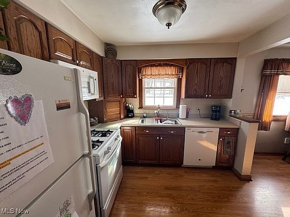 4th image of 427 Earl Dr