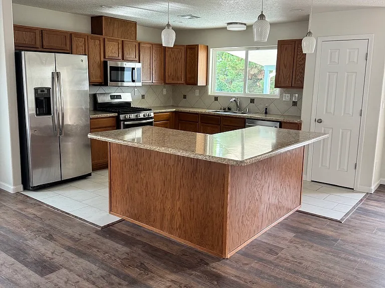 841 Marie Park Dr NE — Photo 4