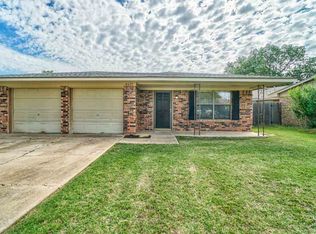 6427 NW Arrowhead Dr, Lawton, OK 73505