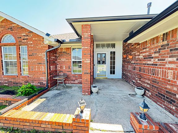 2nd image of 5804 SE 85th St