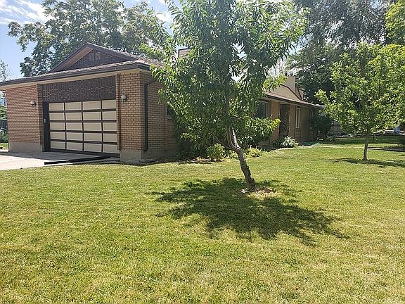3rd image of 6077 S Clara Dr