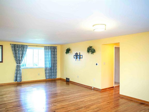 5th image of 5715 Mellie Ave