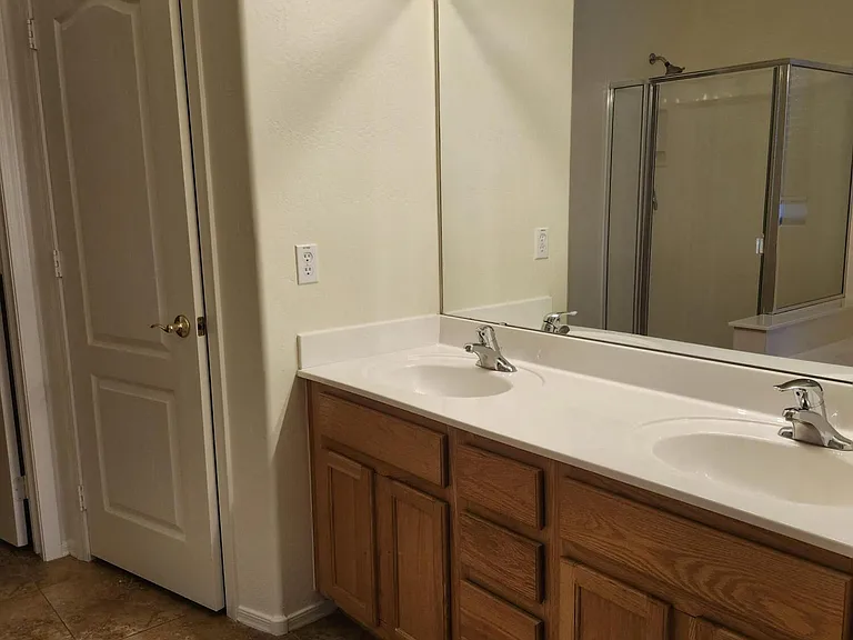 17938 W Port Royale Ln — Photo 13