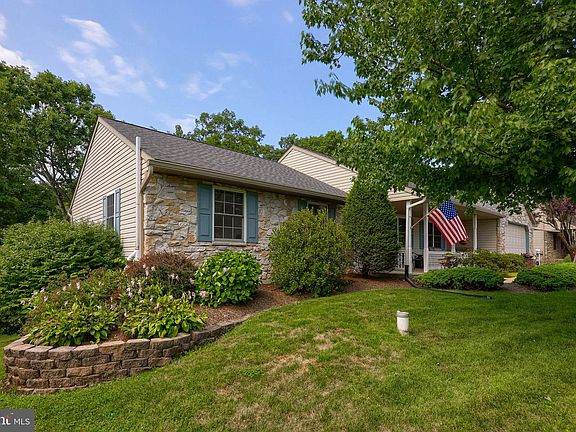 4th image of 225 Country Dr