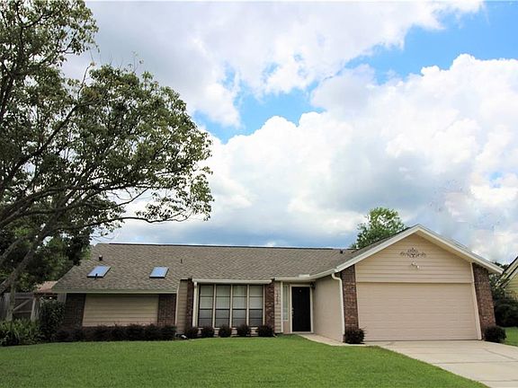 3rd image of 1363 N Marcy Dr