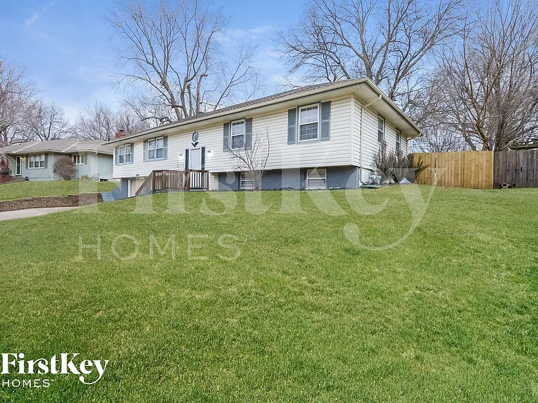 107 Hillcrest Rd — Photo 2