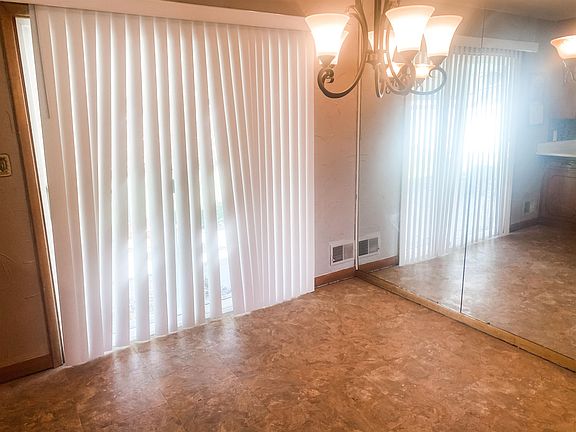 5th image of 901 S Union Ave