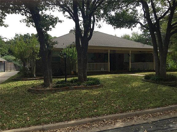3rd image of 1917 Creek Wood Dr