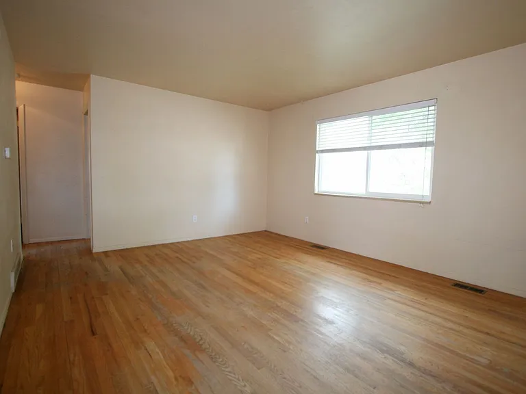 531 Empress St — Photo 3