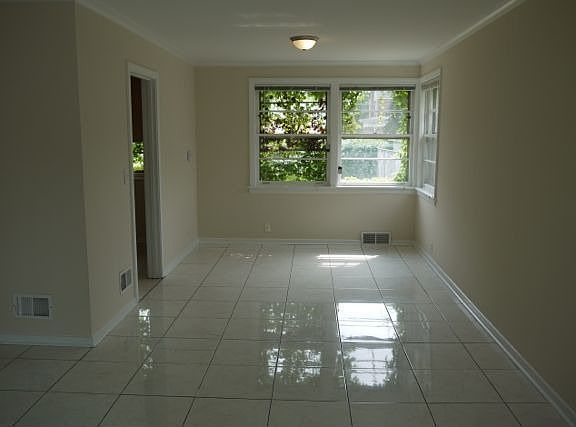 3rd image of 1933 Newcastle Ave