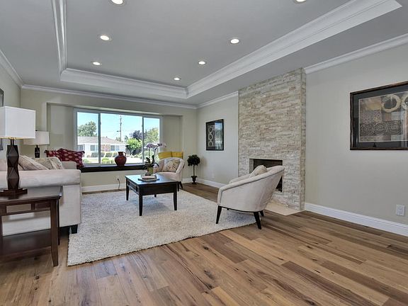 2nd image of 1085 Woodbine Way