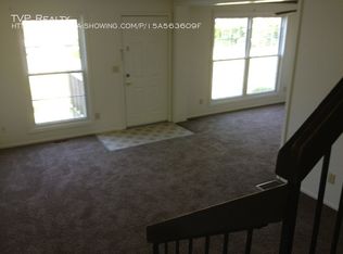38 Hancock Ln, Elyria, OH 44035