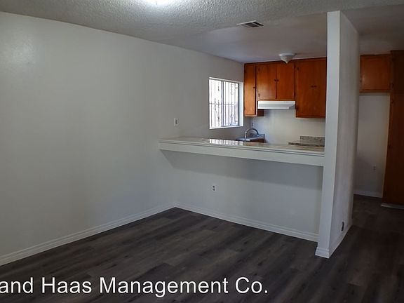 3rd image of 2326 Santa Fe Ave APT B