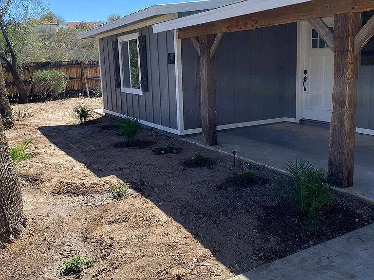 51 S Mariposa Dr — Photo 2